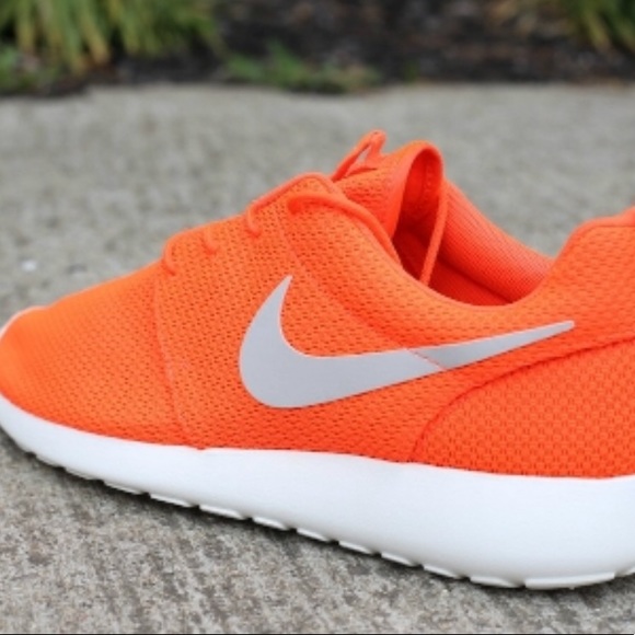orange nike roshe